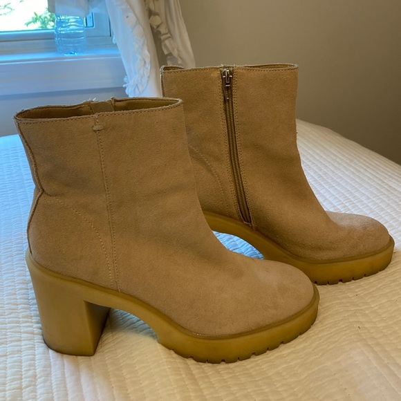 DOLCE VITA BOOTS - Picture 2 of 4